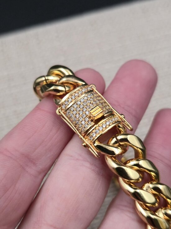 24 Inch Gold Over Stainless Steel Miami Cuban Link Chain Necklace B1127 - Picture 4 of 6